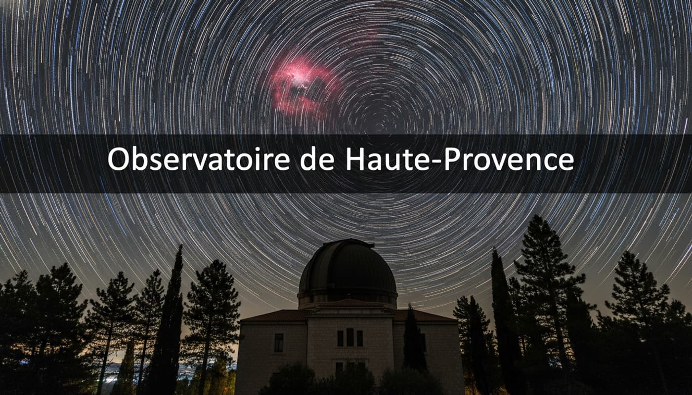 Un dôme de télescope se découpe sur un ciel nocturne étoilé avec des traînées d'étoiles, entouré de pins.